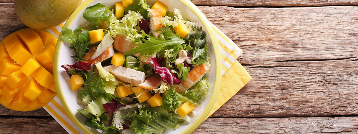salad with grilled chicken and mango